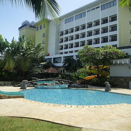 Sutanraja Hotel Manado Exterior foto